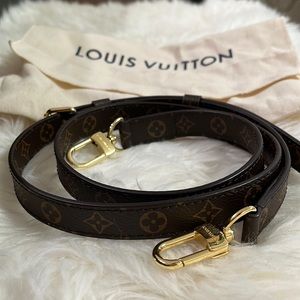 Louis Vuitton bandouliere strap